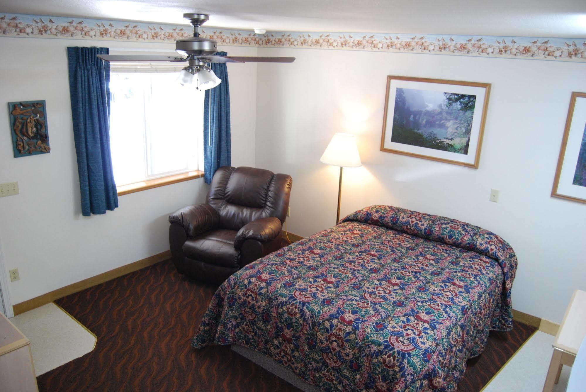 Ocean Suites Motel Brookings Exterior photo